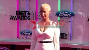 Amber-Rose-gives-birth