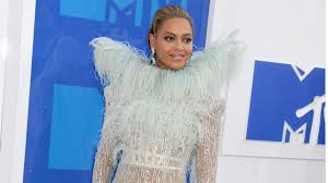 Beyonce-owns-80000-bees