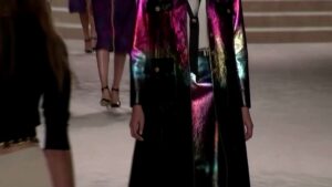 Birdcages-and-pearls-galore-at-Chanels-craft-heavy-fashion-show