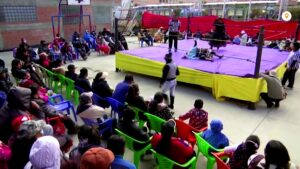 Bolivias-female-wrestlers-return-to-the-ring