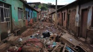 Brazilian-town-devastated-by-floods-faces-muddy-desolation