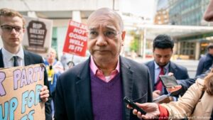 British-lawmaker-Vaz-faces-suspension-over-drug-scandal