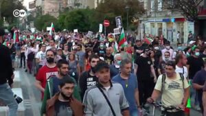 Bulgaria-anti-government-protesters-block-crossroads