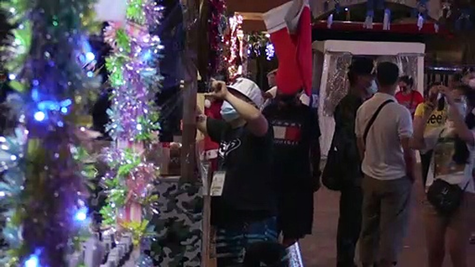 Christmas-parks-cheer-up-coronavirus-weary-Filipinos