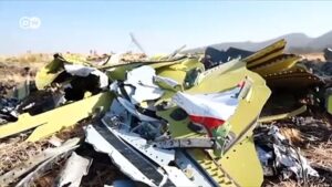 Cracks-in-wings-ground-two-Boeing-jets