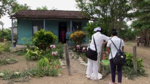 Cuban-medics-go-door-to-door-to-track-virus