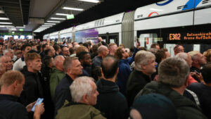 Deutsche Bahn apologizes to fans for late trains