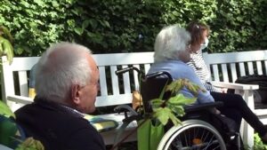 Deutsche-Oper-orchestra-musicians-perform-in-Berlin-nursing-home-garden