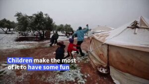 Displaced-Syrians-hit-by-snowstorm