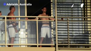 Djokovic-trains-on-his-balcony-during-Australian-Open-quarantine