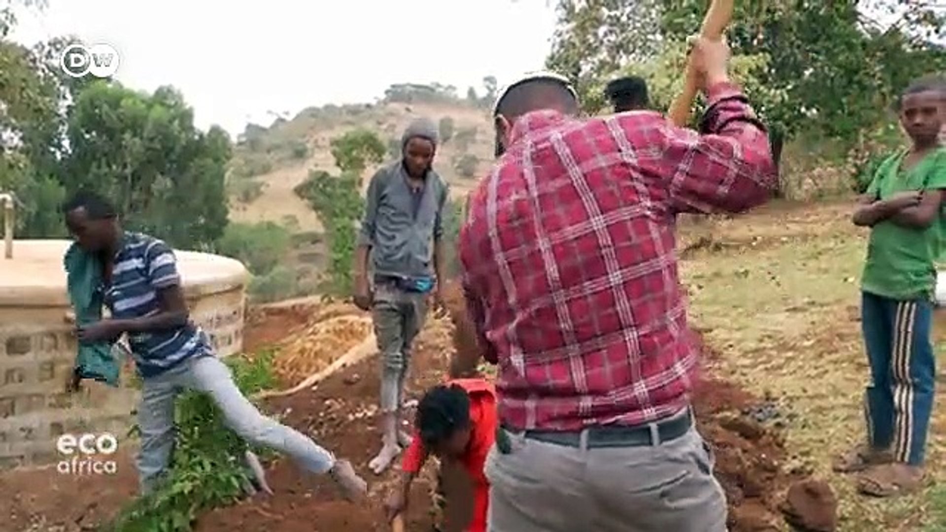 Ethiopias-water-man-brings-water-home