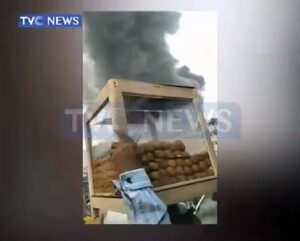Fire-guts-Anambra-plaza-in-Balogun-Market-Lagos