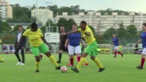 Football-grannies-go-head-to-head-in-France