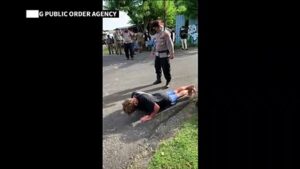 Foreigners-without-face-masks-punished-with-push-ups-in-Bali