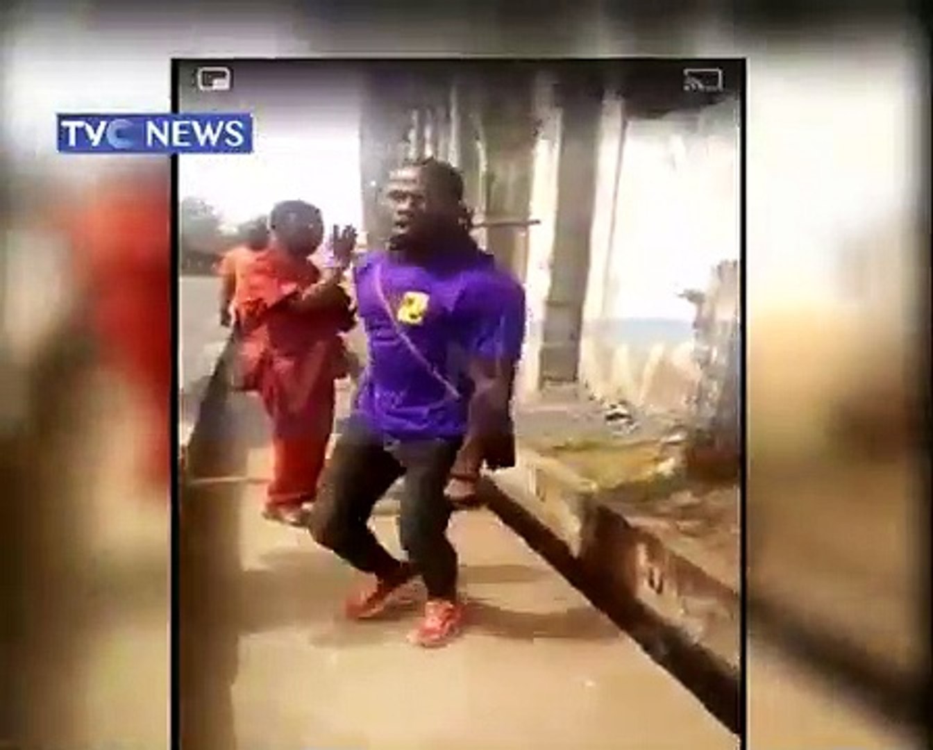 Four-Policemen-assault-bus-passenger-over-iPhone-6-in-Enugu