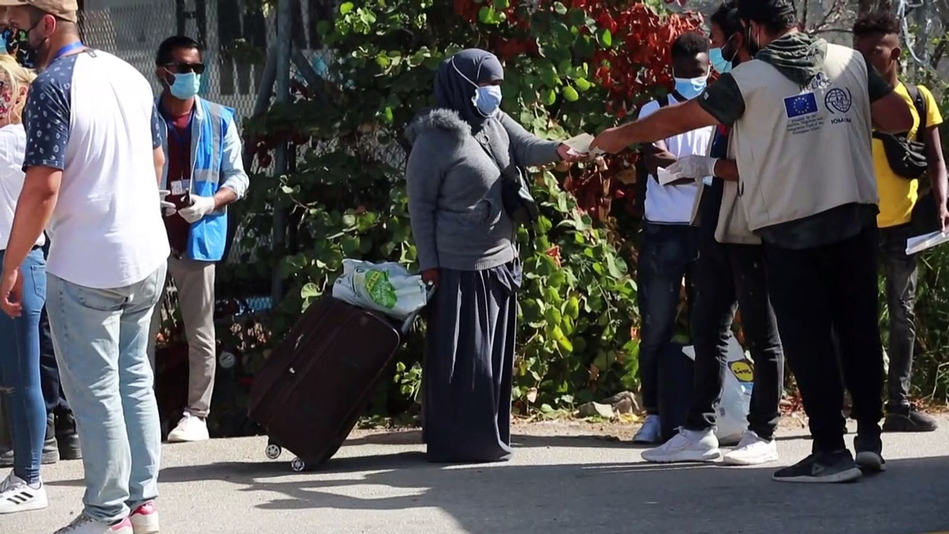 Greece-steps-up-refugee-transfers-from-congested-Lesbos