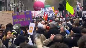 France-transport-strikes-paralyze-weekend-travel