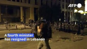Fresh-clashes-between-police-and-protesters-near-parliament-in-Beirut