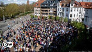 Germany-Hundreds-at-solidarity-march-after-synagogue-attack