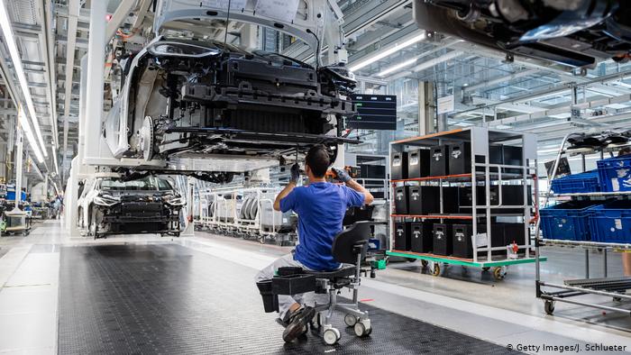 Germanys-biggest-union-calls-for-4-day-week-to-save-thousands-of-jobs