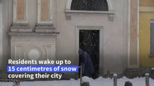 Heavy-snow-in-Milan-disrupts-traffic