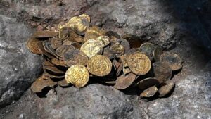 Hoard-of-1100-year-old-gold-coins-unearthed-in-central-Israel