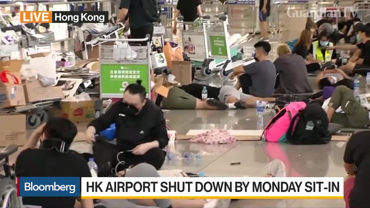Hong-Kong-Airport-Resumes-Operations