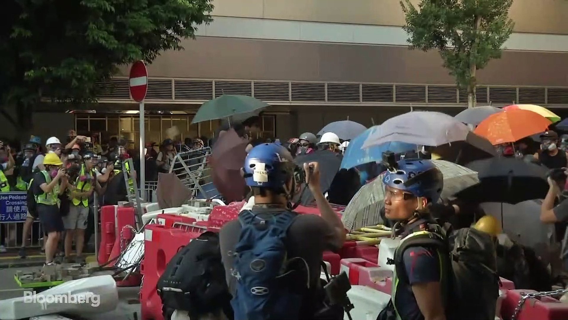 Hong-Kong-protesters-attack-police-officer