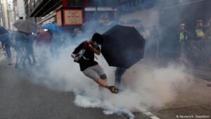 Hong-Konga-Thousands-of-protesters-demand-real-autonomy