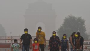 India-Delhi-restricts-car-use-as-toxic-smog-covers-city-1