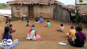 Indias-digital-divide-grows-among-rural-women
