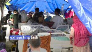 Indonesian-medics-overwhelmed-by-quake-casualties