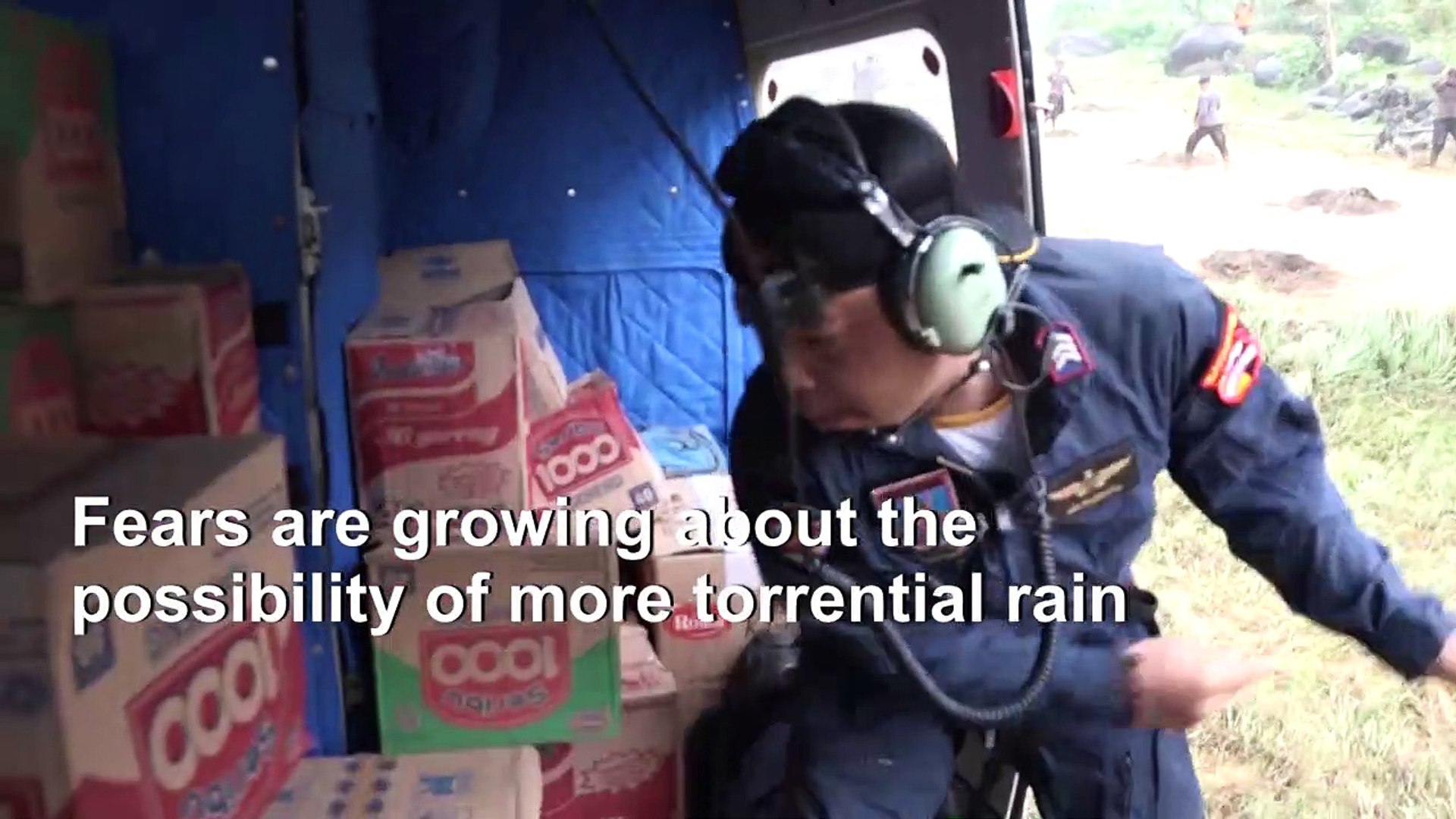 Indonesian-police-deliver-supplies-to-flood-hit-Lebak
