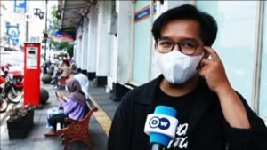 Indonesias-COVID-vaccination-campaign-prioritizes-workers