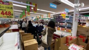 Japanese-shoppers-stock-up-on-supplies-over-coronavirus-fears
