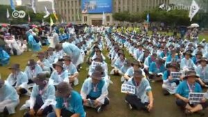 Japans-Abe-decries-Seoul-ending-intelligence-deal
