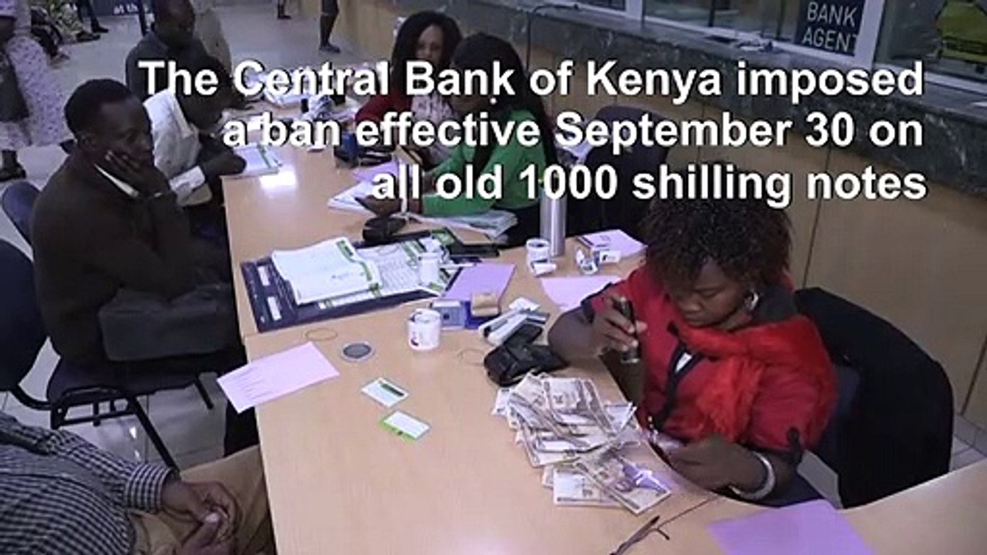 Kenyans-rush-to-swap-banknotes