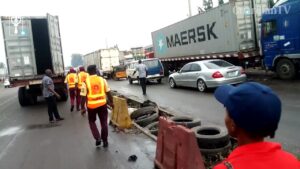 LASTMAs-towing-operation-at-Oshodi-Apapa-expressway