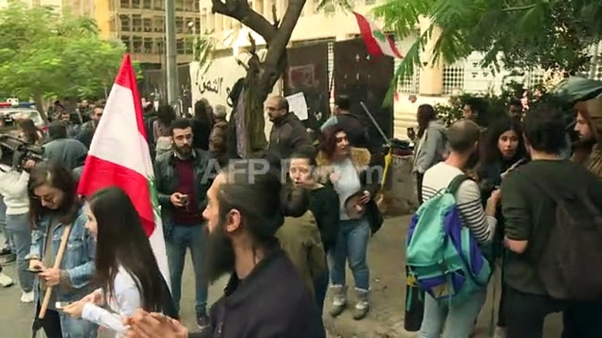 Lebanon-protesters-demand-haircuts-for-the-rich