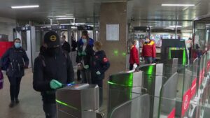 Mandatory-wearing-of-masks-and-gloves-on-all-Moscow-public-transport