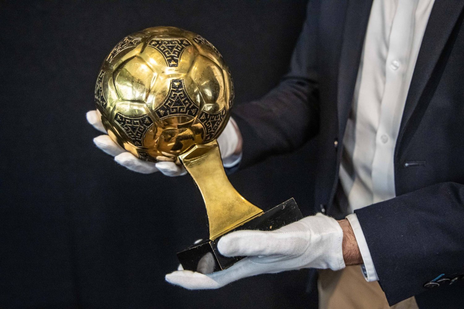 Maradonas-Golden-Ball-trophy-from-1986-World-Cup-to-go-on-auction