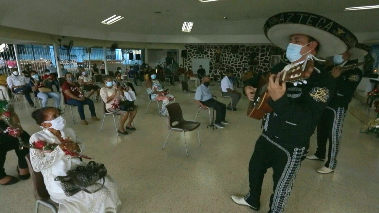 Masked-mariachis-serenade-mothers-in-Panama