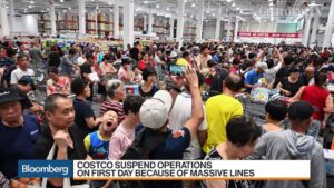 Massive-Lines-at-Costcos-China-Opening-Amid-Trade-War