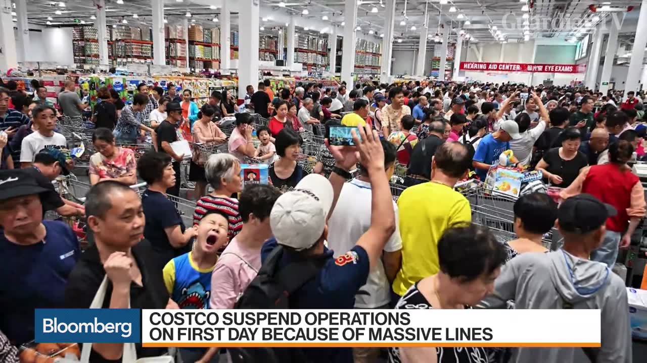 Massive-Lines-at-Costcos-China-Opening-Amid-Trade-War