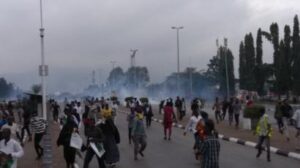 Members-of-IMN-clash-with-anti-riot-policemen-in-Abuja