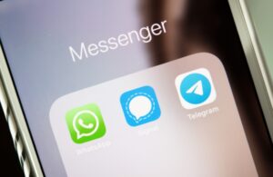Meta could soon let users cross-post Instagram Stories to WhatsApp