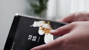 Microsoft-unveils-the-foldable-surface-duo