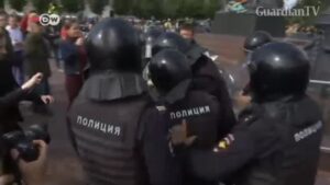Moscow-protests-pressuring-Vladimir-Putin-find-female-standard-bearer