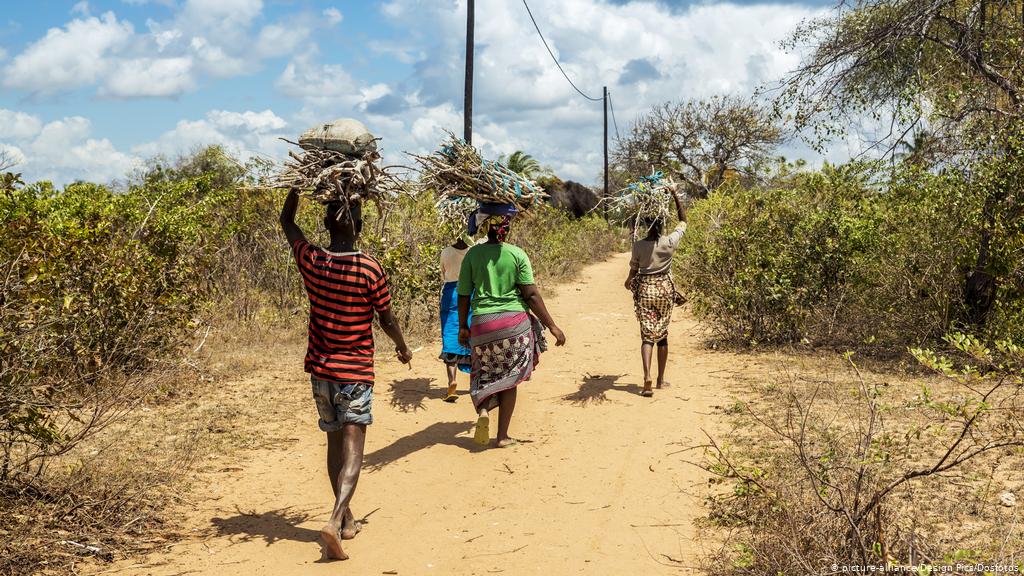Mozambicans-flee-in-fear-of-beheadings-in-extremist-north