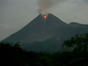 Nicaraguas-Telica-volcano